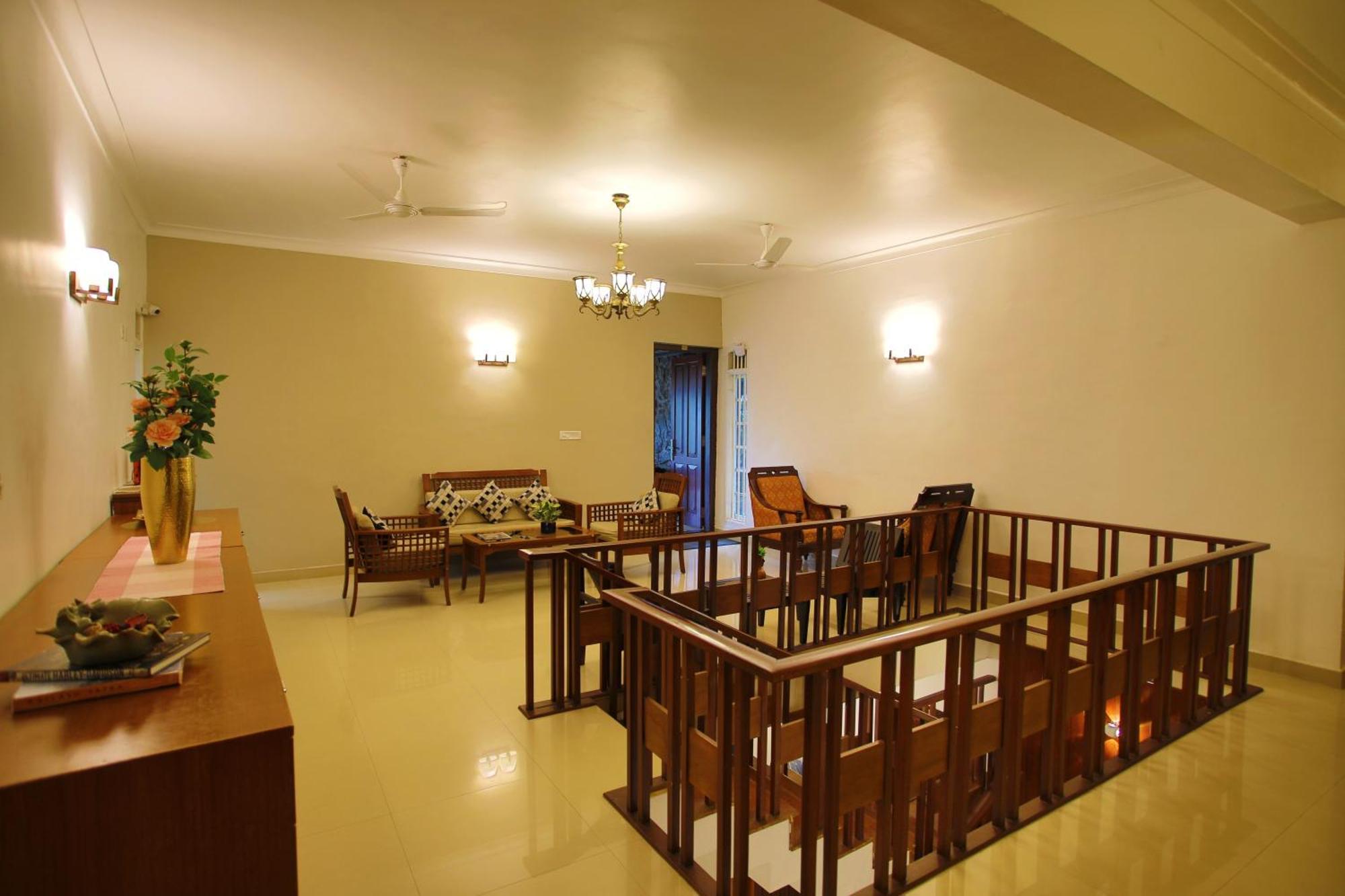 Chithirapuram Palace Мунар Екстериор снимка