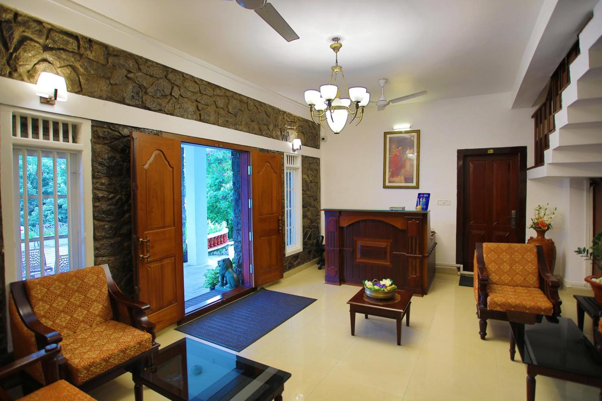 Chithirapuram Palace Мунар Екстериор снимка