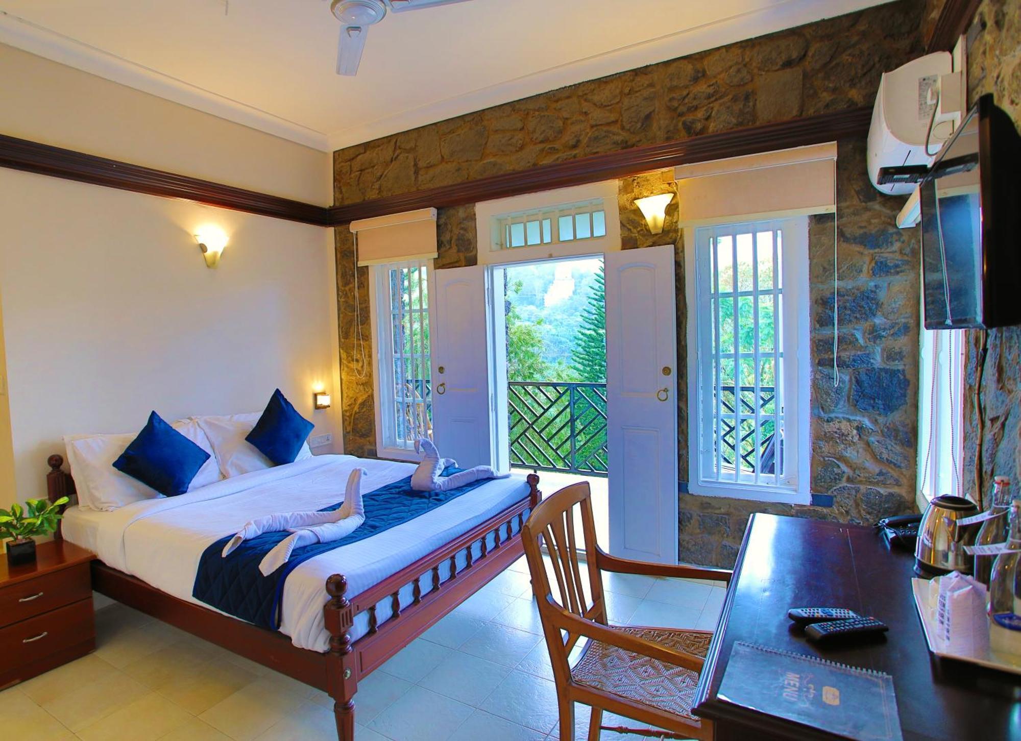 Chithirapuram Palace Мунар Екстериор снимка